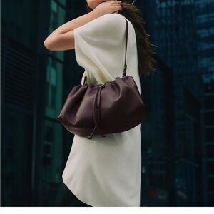 Cuyana Dia drawstring shoulder bag in smooth lambskin leather- Plum